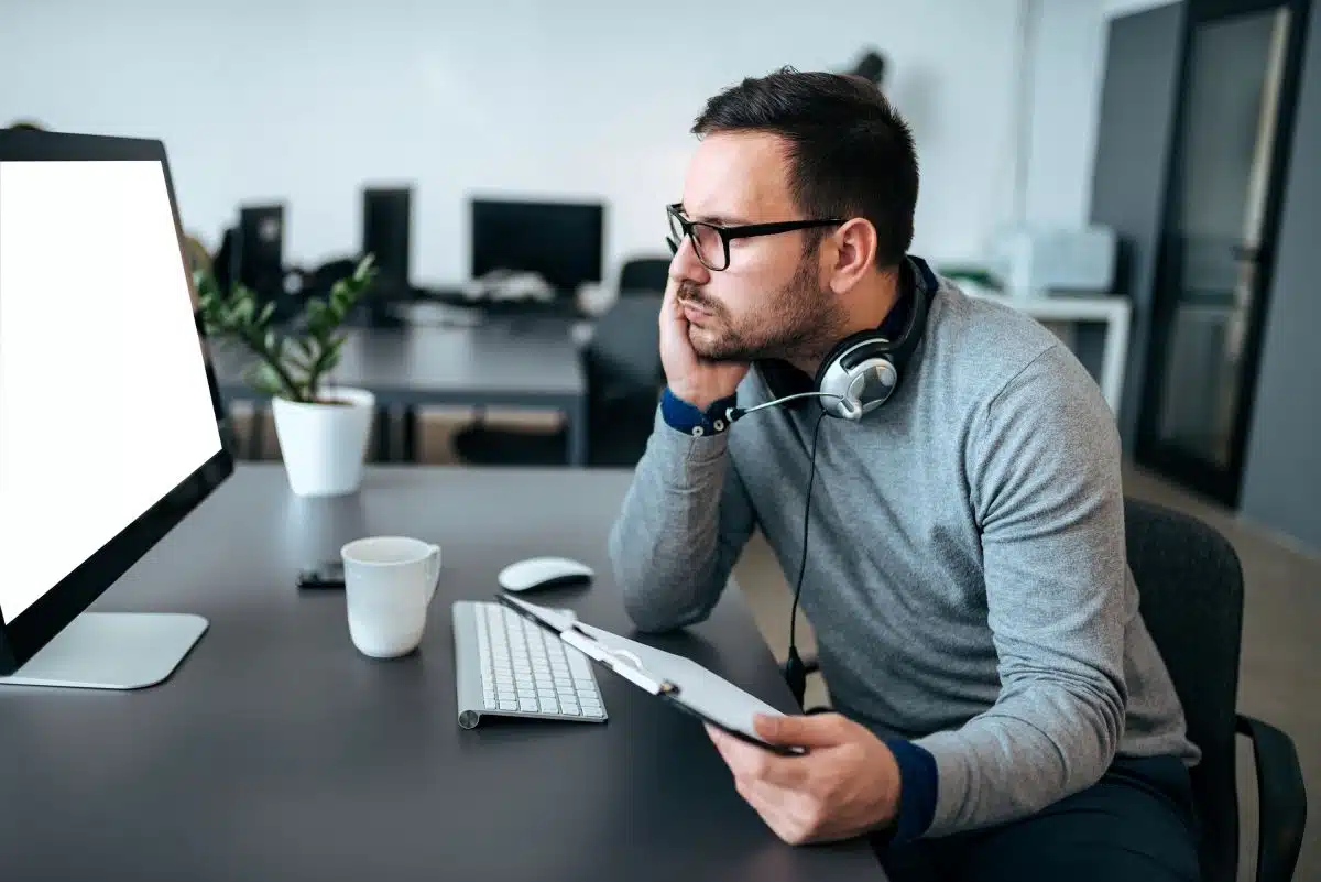 worker reading his emails